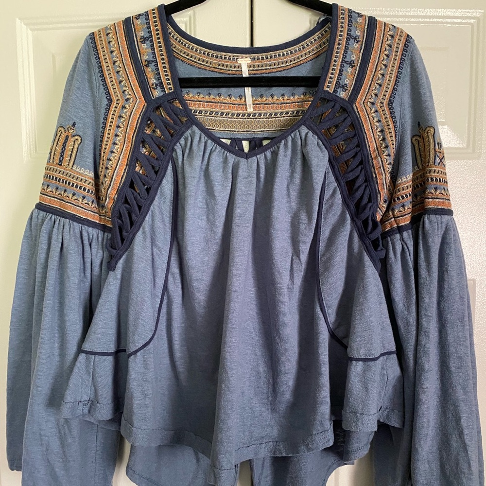 Free people size Xs bell sleeve top NWT